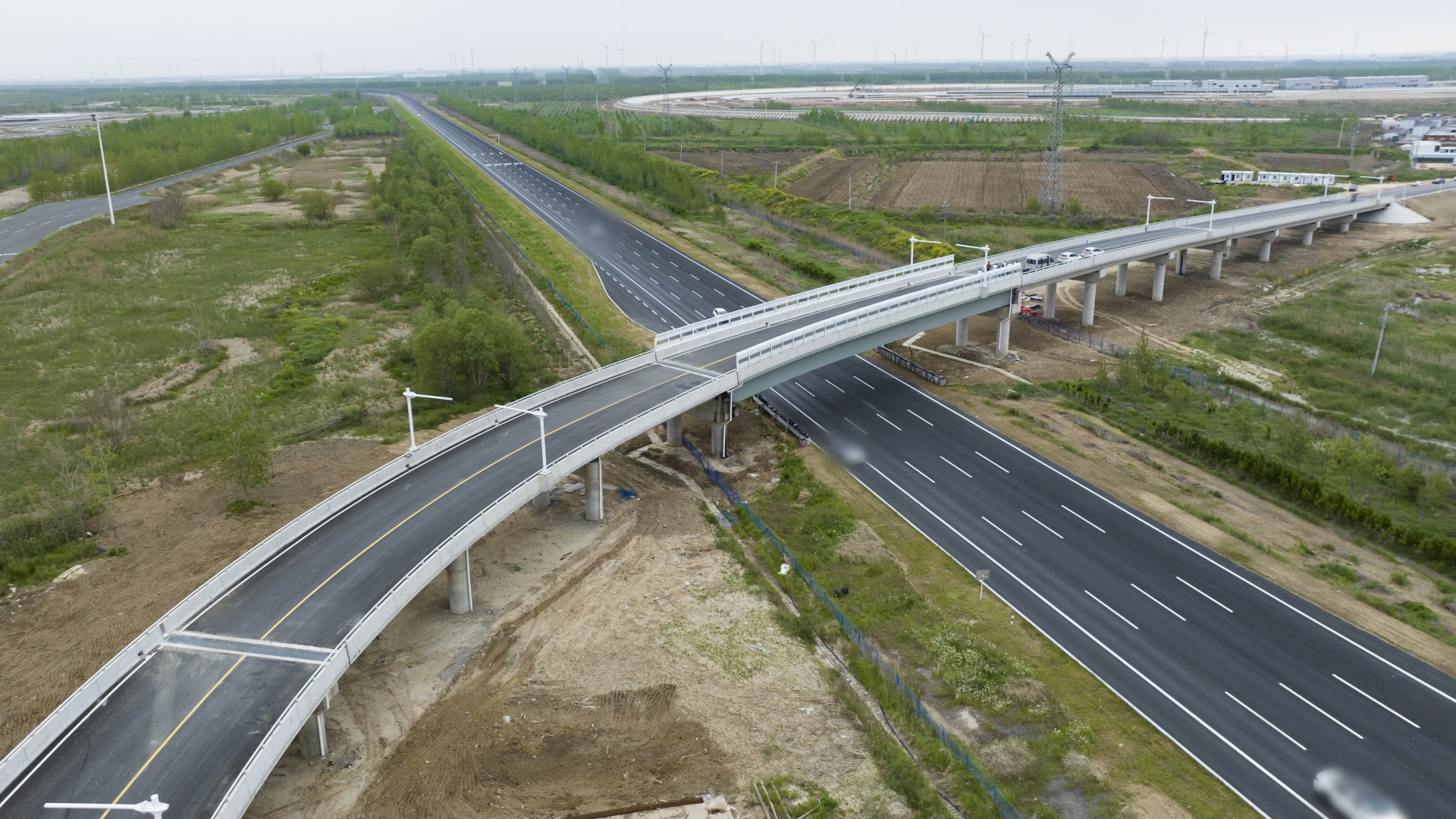 智能网联高架路立交桥.jpg 智能网联高架路立交桥.jpg