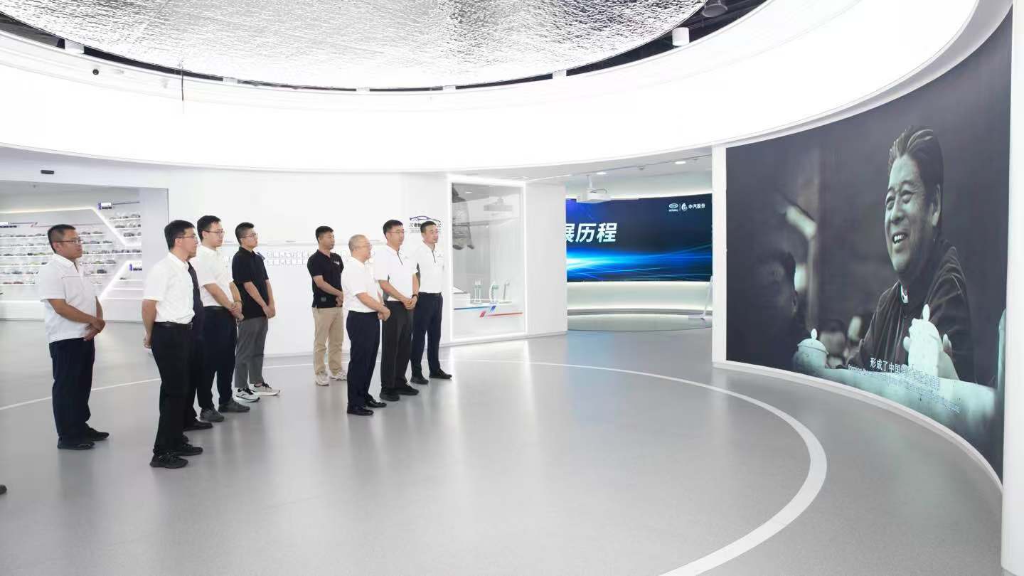 展厅旅行照片.jpg 展厅旅行照片.jpg