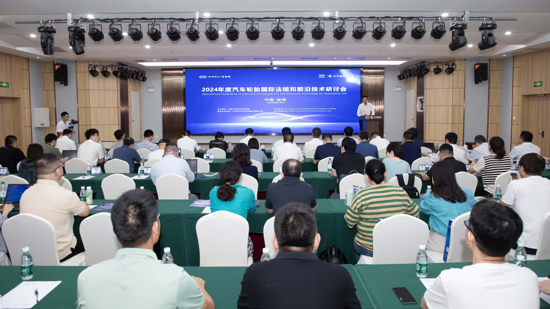 聚会大景.jpg 聚会大景.jpg