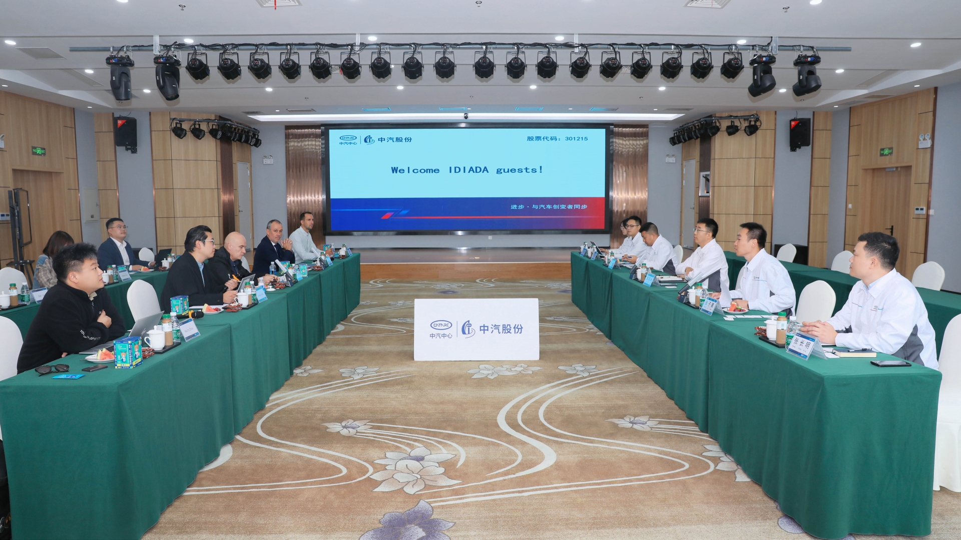 聚会.jpg 聚会.jpg