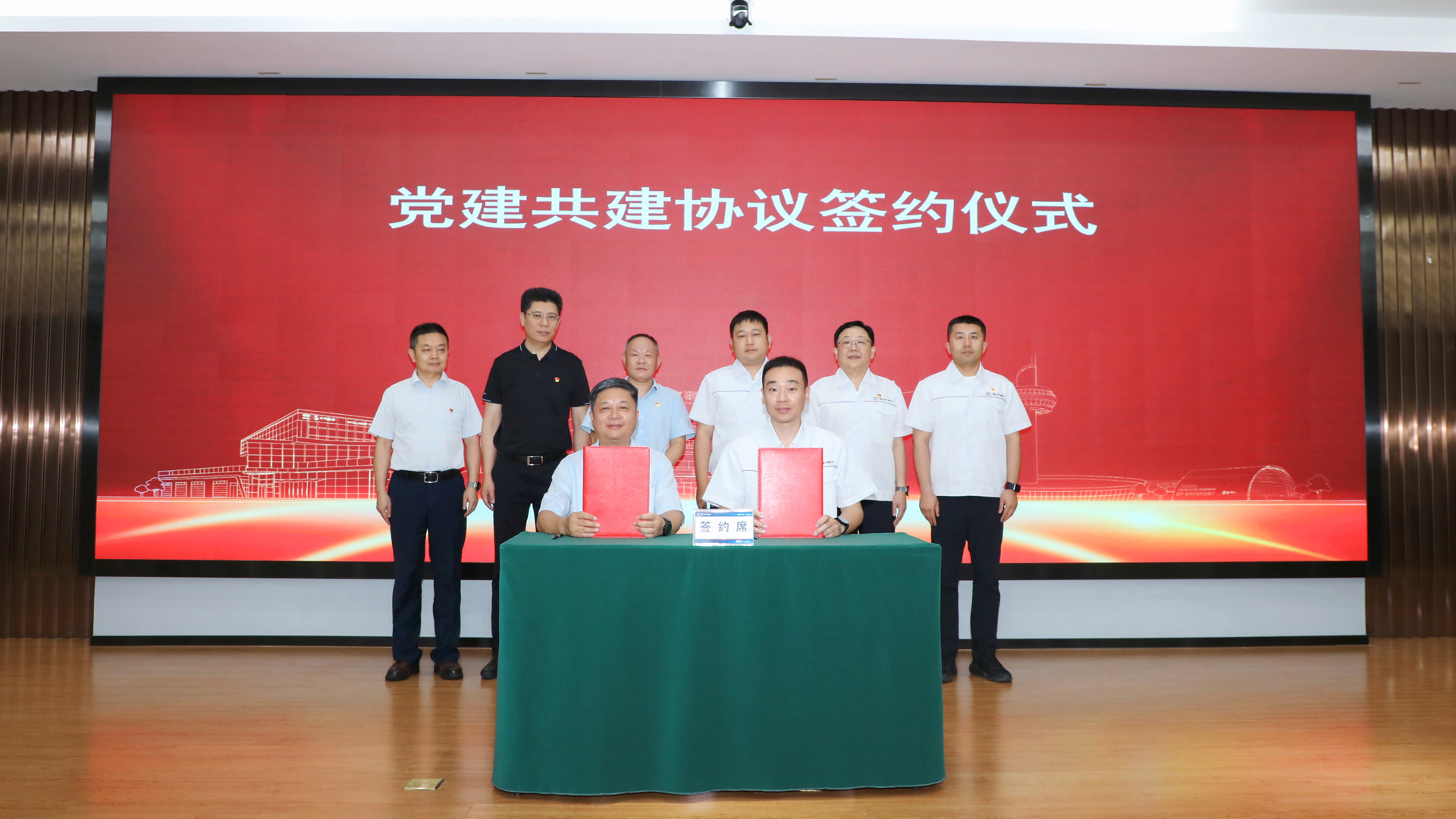 党建攻坚协议签约.jpg 党建攻坚协议签约.jpg